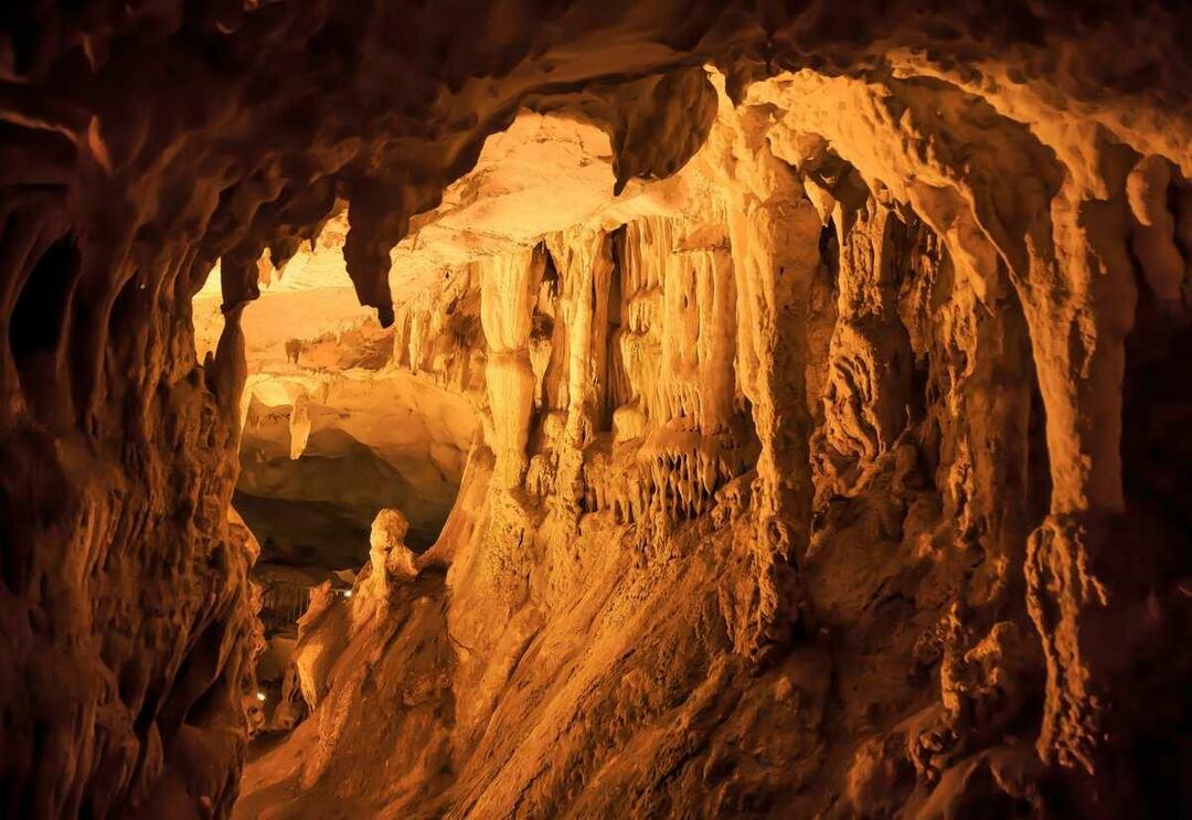 Дупнишка пећина