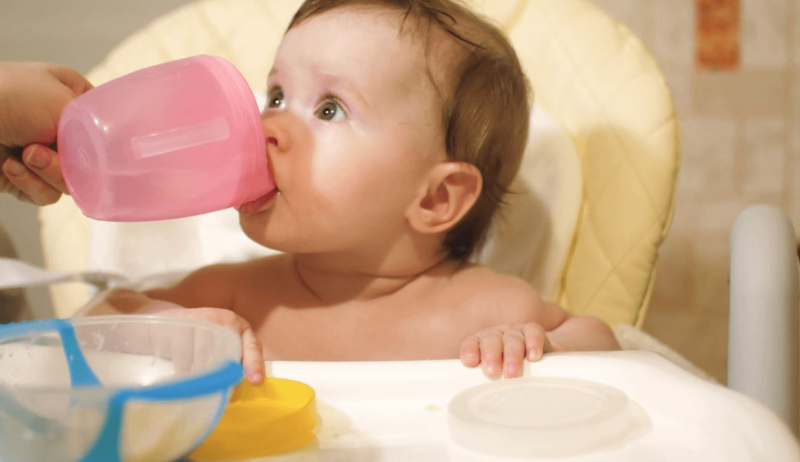 Колико воде треба дати бебама?