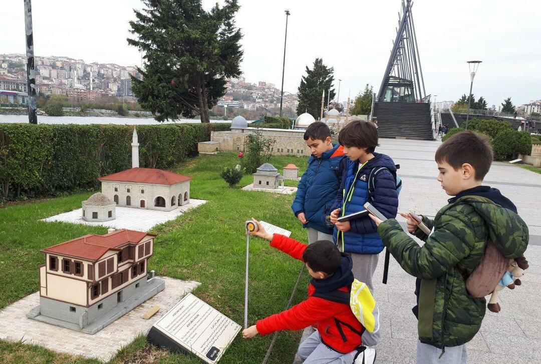 Сцене из минијатурног парка и музеја Туркиие