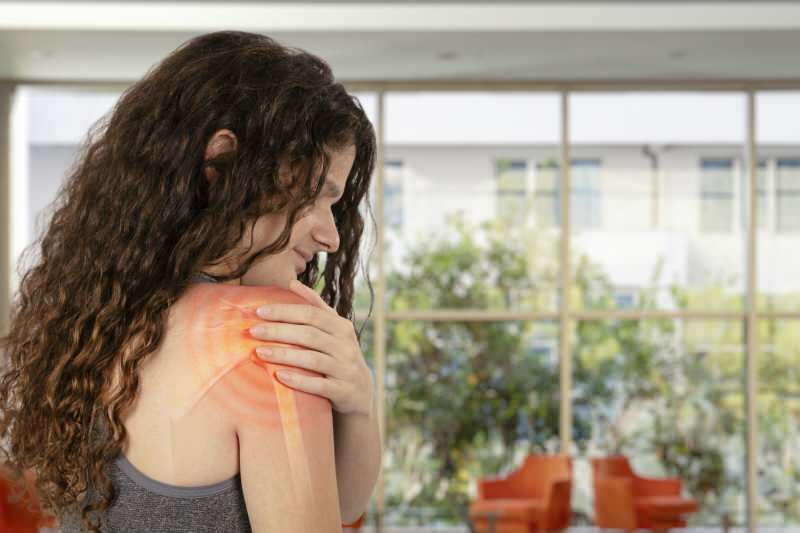 Шта је синдром тупог рамена? Симптоми синдрома смрзнутог рамена и лечење синдрома смрзнутих рамена