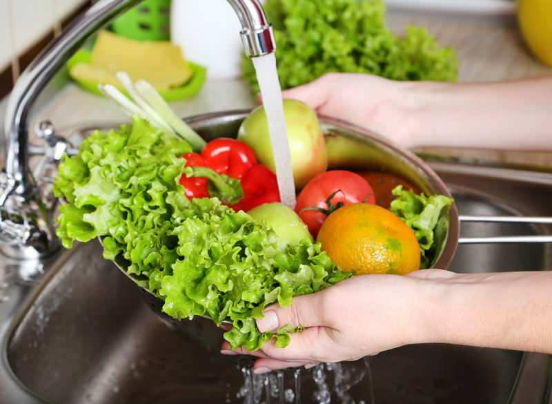 Како треба опрати воће и поврће? Ове грешке изазивају тровање!