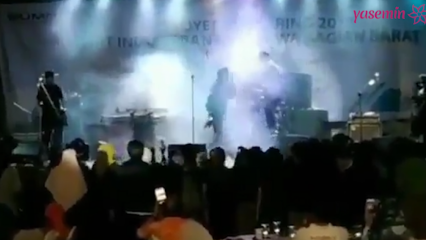 Цунами у Индонезији одразио се пред камерама током концерта!