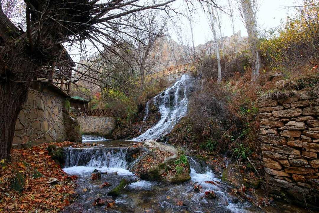 Водопад Гунпıнар нуди бујност боја
