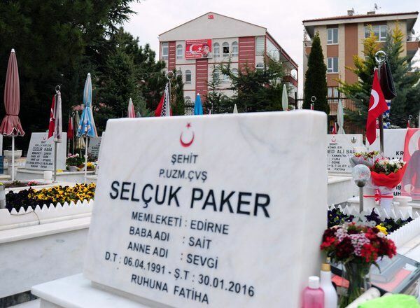 Мајка мученице Селчук Пакер преселила се преко пута гроба свог сина!