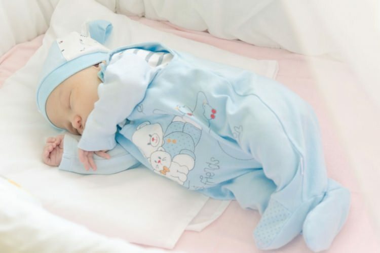Размислите о положају спавања код беба!