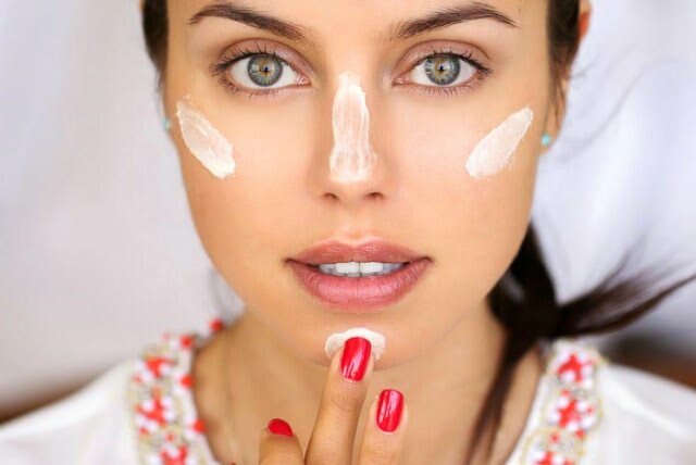 За чишћење праве коже: Одмарајте се од шминке