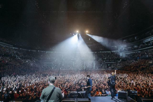 рок бенд Тотен Хосен прикупио је више од милион евра за жртве земљотреса на концерту