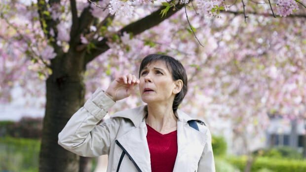 Шта је пролећна алергија? Који су симптоми пролећне алергије? Како избећи пролећну алергију?