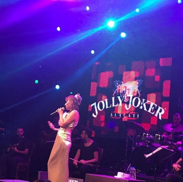 Иıлдıз Тилбе је направио рачун на концерту!