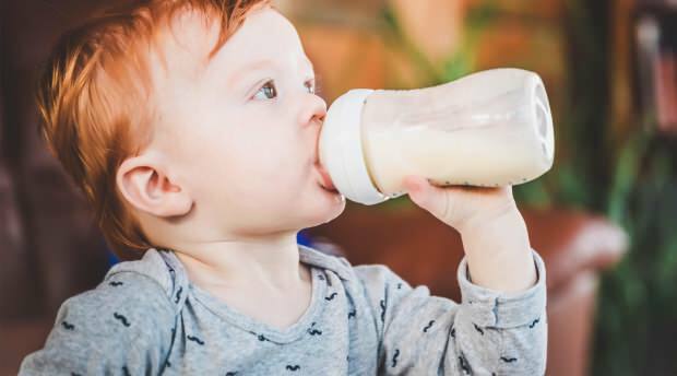 Шта је алергија на кравље млеко код одојчади?