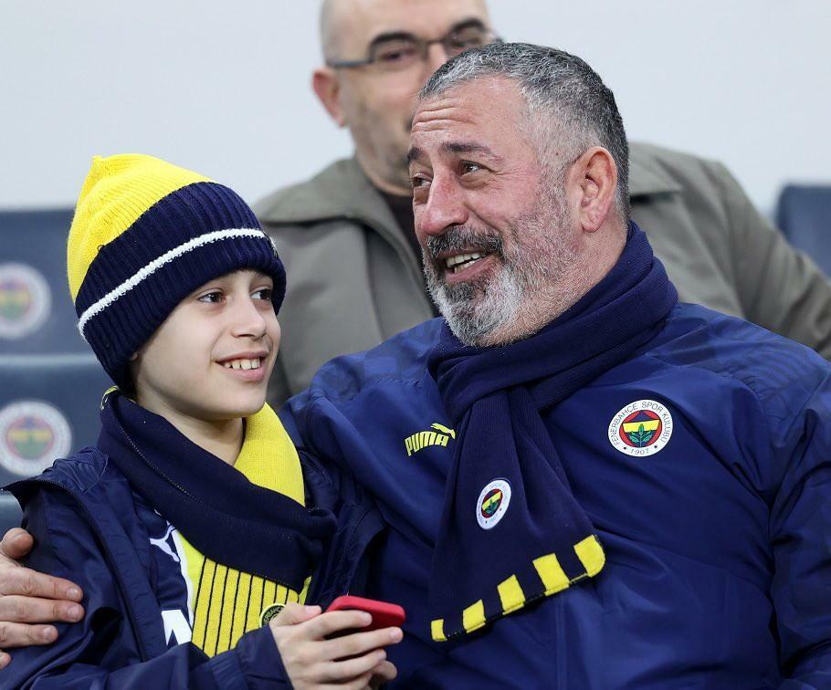 Џем Јилмаз је са сином гледао утакмицу Фенербахче-Галатасарај