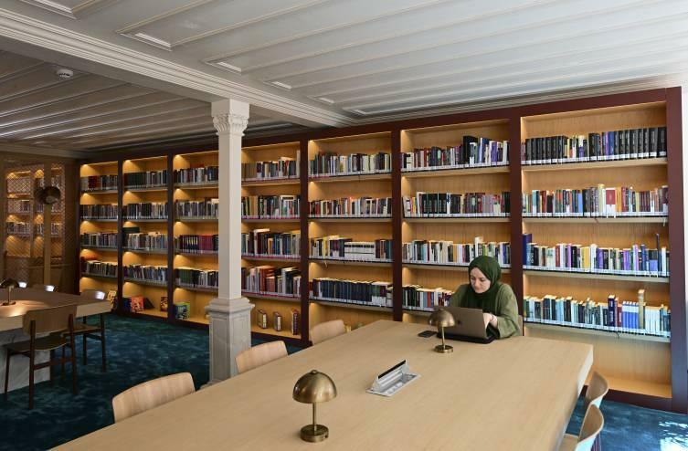 Библиотека Ахмет Каљонцу