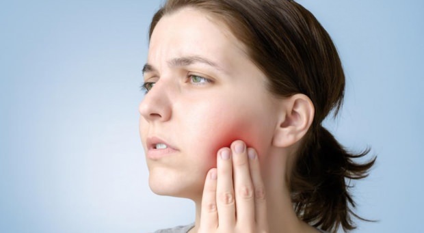 Шта изазива апсцес зуба? Који су симптоми и колико дана пролази? Природна решења за апсцес зуба ...