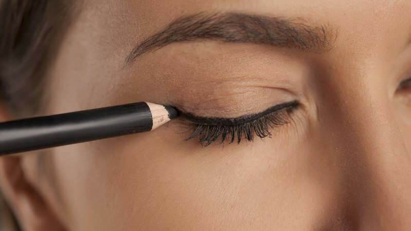 Како нацртати најлакши оловка за очи? Које су методе цртања оловке за очи?