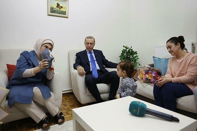 Председник Реџеп Тајип Ердоган и његова супруга Емине Ердоган посетили су породицу преживелих у земљотресу