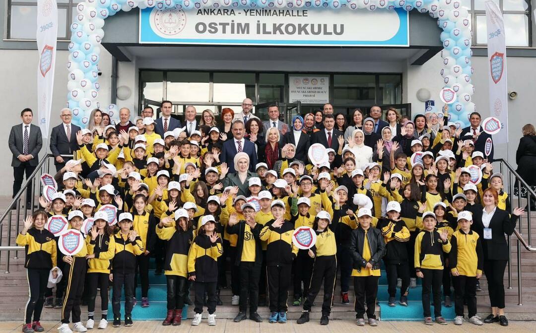 Емине Ердоган посетила је основну школу Остим