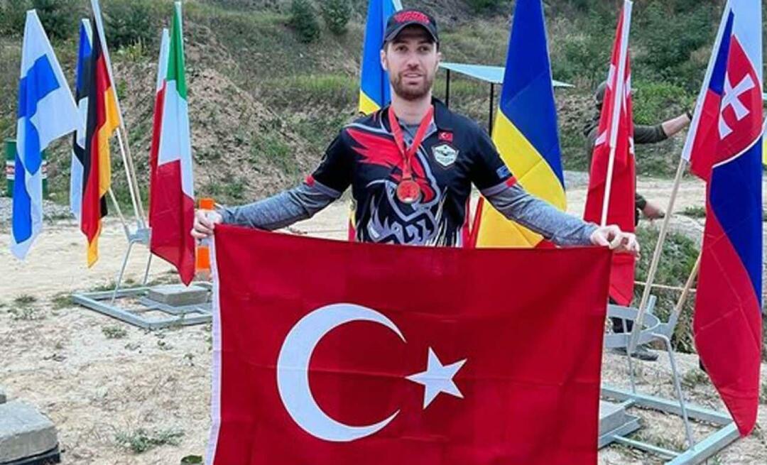 Син Седе Саиан Огулцан Енгин поносно маше турском заставом у Пољској!