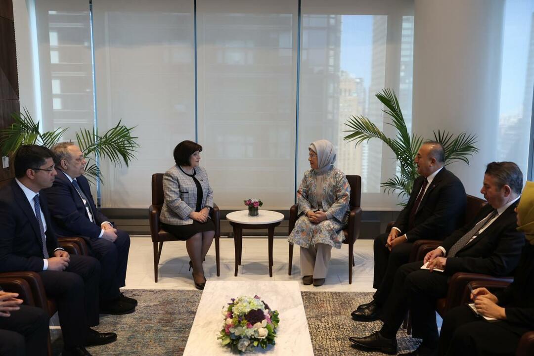 Емине Ердоган састао се у Њујорку са председницом азербејџанског парламента, госпођом Гафаровом