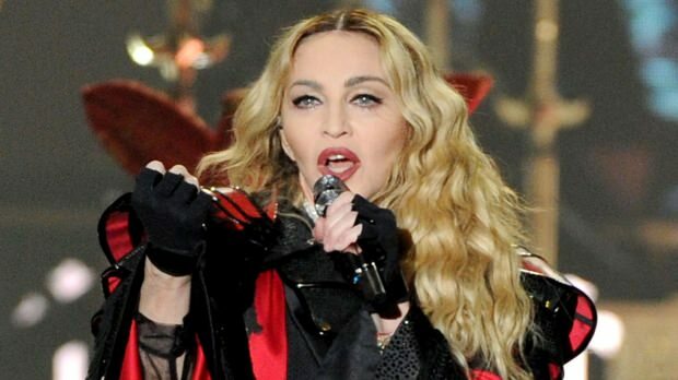 Назвала се Мадона: Певање на позорници убица