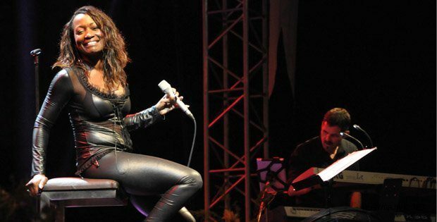 Америчка вокалистка Делла Милес постаје Далианлı