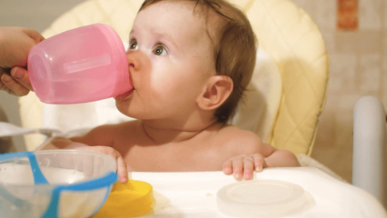 Када се бебама даје вода? Даје ли се вода беби храњеној адаптираним млеком при преласку на допуну?