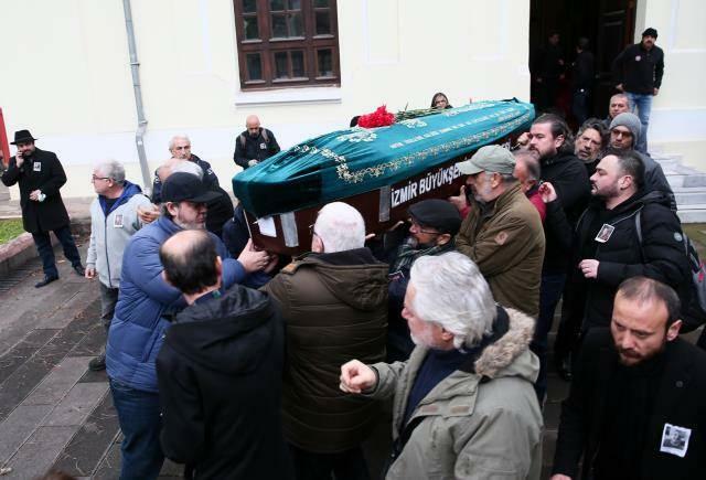 Тело Левента Гунера сахрањено је на старом гробљу Борнова