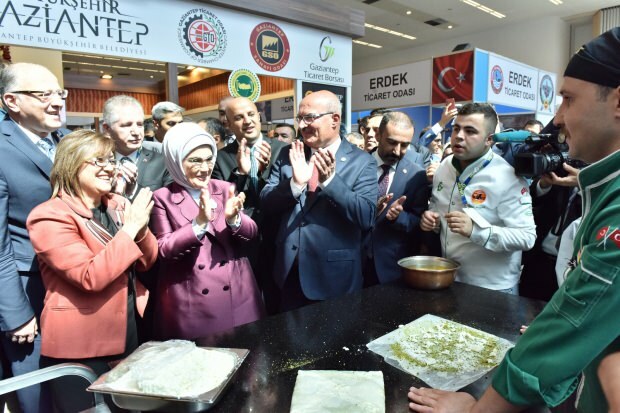 Прва дама Ердоган посетила је штанд Газиантепа