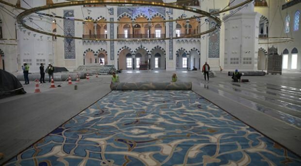 Постављени су теписи џамије Цамлıца