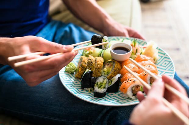 Како јести суши? Како направити суши код куће? Сусхи трикови