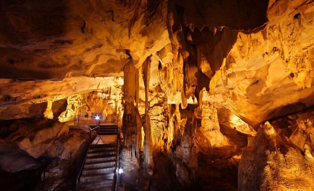 Призори из Дупнишке пећине