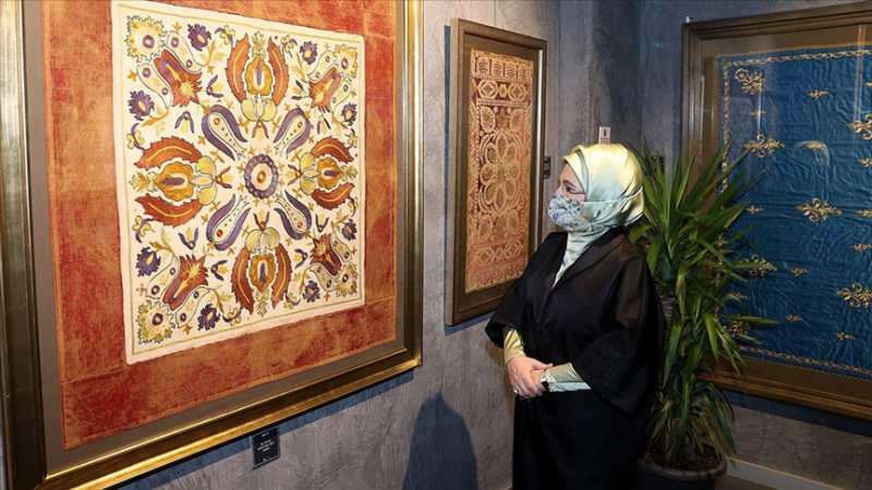 Прва дама Ердоган посетила је изложбу "Ститцх додир срца"!