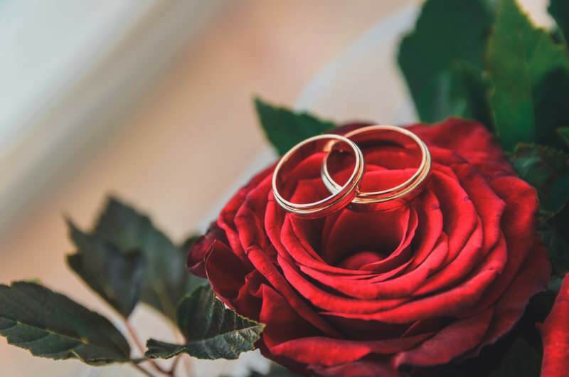 Зашто се венчани прстен носи на левом прсту