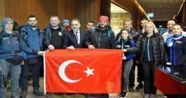 Речи хвале страних спасилачких екипа Турцима: Спавали на улици данима!
