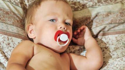 Да ли је штетно дрмати бебе стојећи? Како прекинути навику љуљања стојећи?