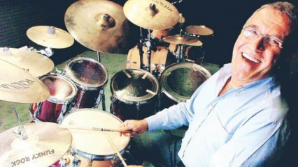 Познати музичар Асıм Екрен искључен је са свог последњег путовања