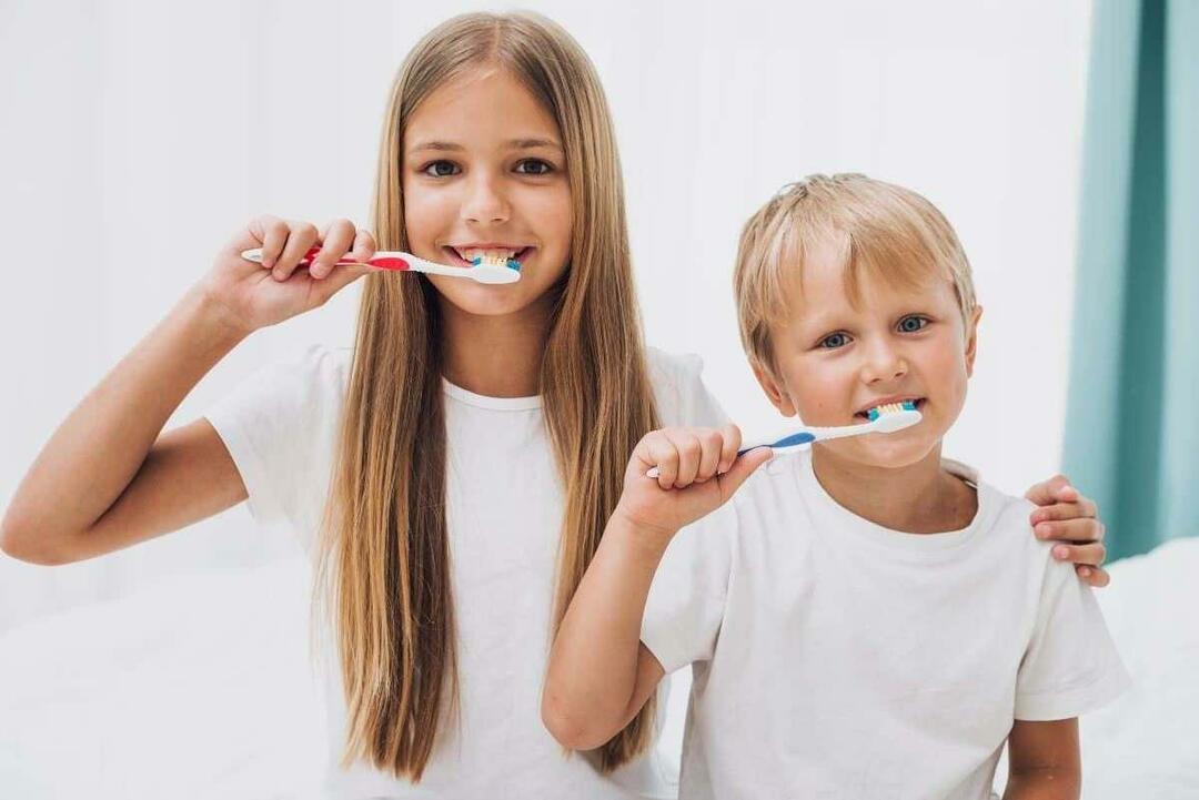 Када деца треба да добију стоматолошку негу? Како треба да буде нега зуба за децу која иду у школу?
