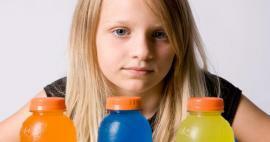 Стручњаци упозоравају! Испијање енергетских напитака код деце изазива неуспех