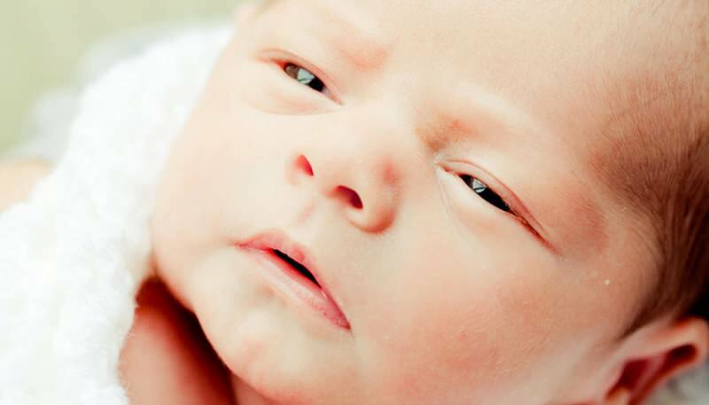 Када боја очију бебе постаје јасна? Када ће се одредити боја очију за бебе?