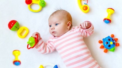 Шта би требало да буду бебе играчке првог узраста?