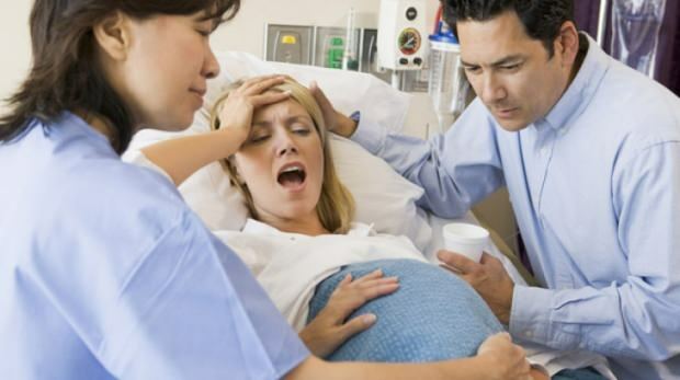 Како се нормално родити? Када менструација долази у ред након рођења? Нормални болови ...
