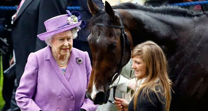 краљица Елизабета и њени коњи 
