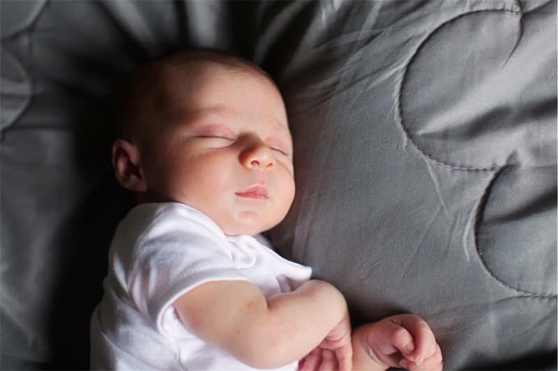 Где треба да спава новорођена беба?
