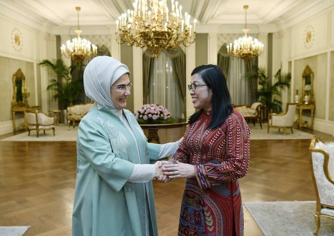Прва дама Ердоган и премијер Вијетнама