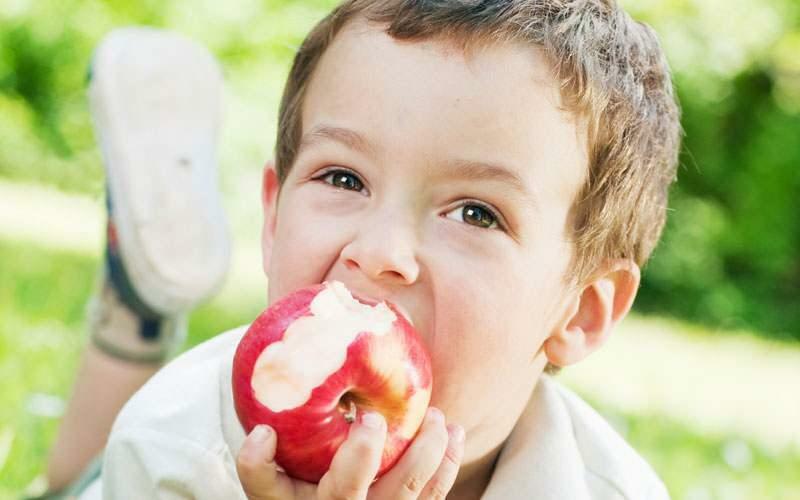 Конзумација свежег воћа и поврћа за здравље зуба код деце