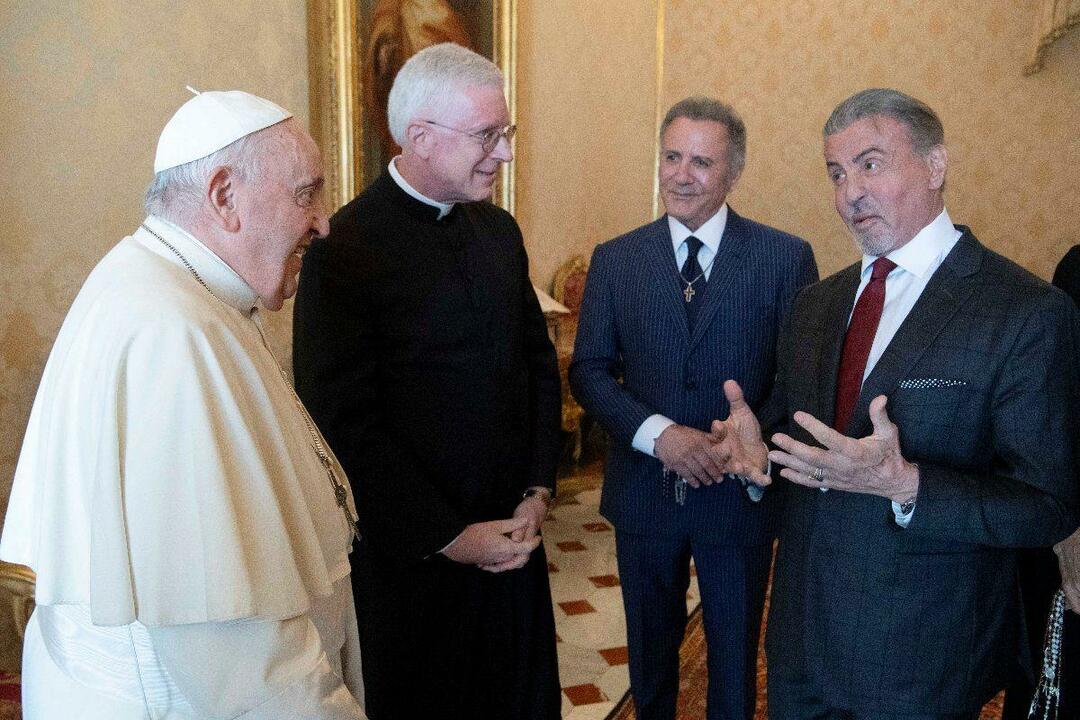 Силвестер Сталоне посетио је папу Фрању са породицом