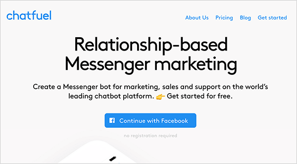 Ово је снимак екрана веб странице Цхатфуел. У горњем левом углу реч „Цхатфуел“ појављује се у плавом тексту. У горњем десном углу су следеће опције навигације: О нама, Цене, Блог, Започните. У средишту главног дела веб странице налази се више текста. Велики наслов каже „Мессенгер маркетинг заснован на везама“. Испод наслова је следећи текст: „Направите Мессенгер бот за маркетинг, продају и подршку на водећој светској платформи за цхатбот. Започните бесплатно. “ Испод овог текста налази се плаво дугме са Фацебоок логотипом и плави текст који каже „Наставите са Фацебооком“. Натасха Такахасхи каже да је Цхатфуел платформа за изградњу ботова која омогућава трговцима да креирају бота без знања кодирања.