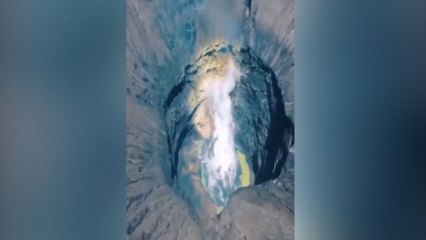 Вулкан на планини Брома, активан у Индонезији, посматран из ваздуха!