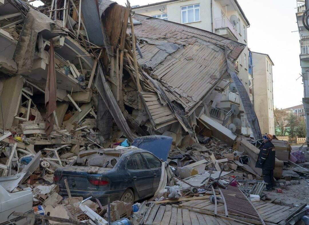 Зграда уништена у земљотресу