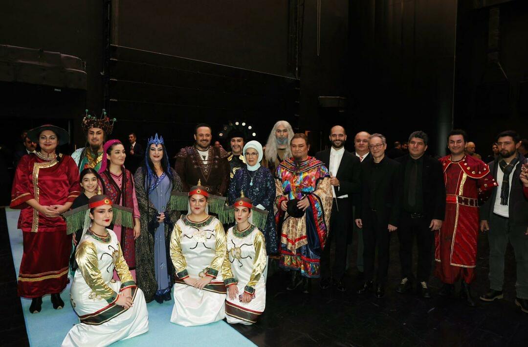Емине Ердоган је гледао оперу Турандот
