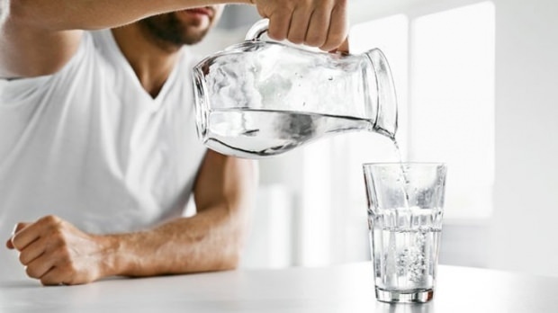 Како смршавити пијући воду? Водена дијета која ослаби 7 килограма у седмици! Стопа испирања воде по тежини